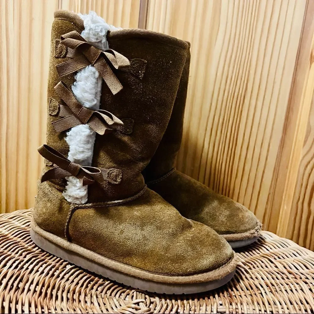 Koolaburra by Uggs brown suede leather with white trim side detail furry boot 4